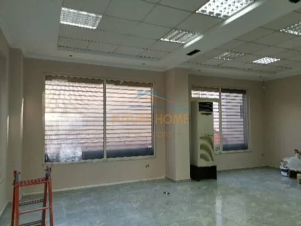 Tirane, shitet ambjent biznesi Kati 0, 100 m² 450.000 € (SHKOLLA E KUQE)