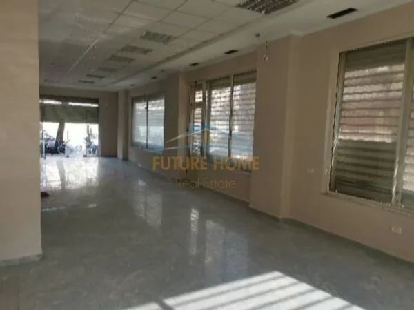 Tirane, shitet ambjent biznesi Kati 0, 100 m² 450.000 € (SHKOLLA E KUQE)