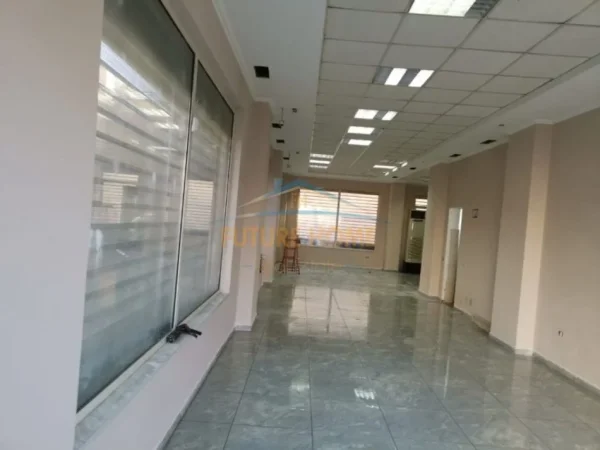 Tirane, shitet ambjent biznesi Kati 0, 100 m² 450.000 € (SHKOLLA E KUQE)