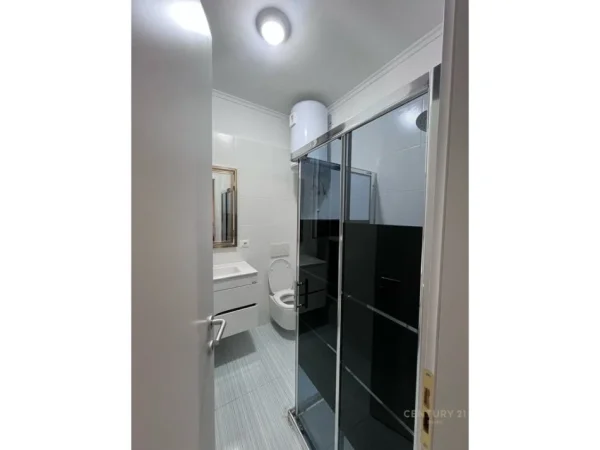 Shqiperi, jepet me qera apartament 2+1 Kati 6, 116 m² 700 € 