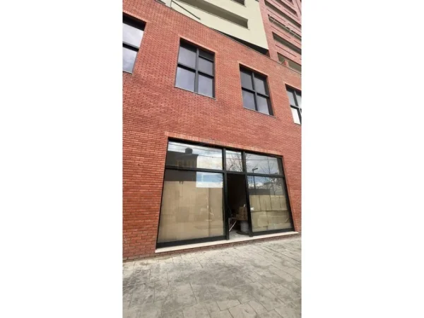 Tirane, shitet ambjent biznesi Kati 0, 73 m² 198.180 € (GOLDEN PARK)