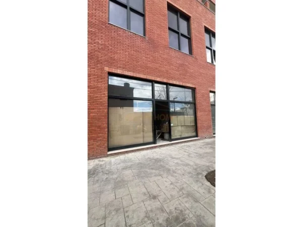 Tirane, shitet ambjent biznesi Kati 0, 73 m² 198.180 € (GOLDEN PARK)