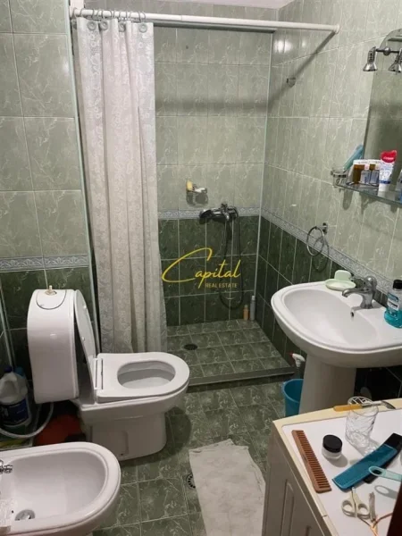 Tirane, jepet me qera apartament 2+1 Kati 5, 102 m² 600 € (PAZARI I RI)