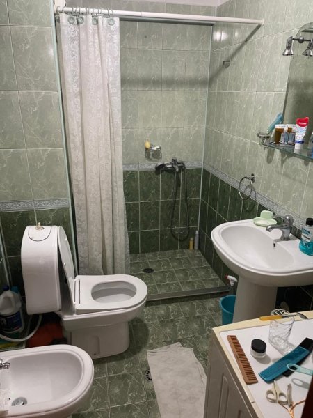 Tirane, jepet me qera apartament 2+1 Kati 2, 102 m² 600 € 