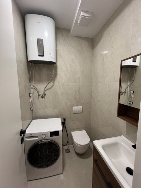 Tirane, jepet me qera apartament 2+1+Ballkon Kati 9, 95 m² 1.100 € (Komuna e Parisit)