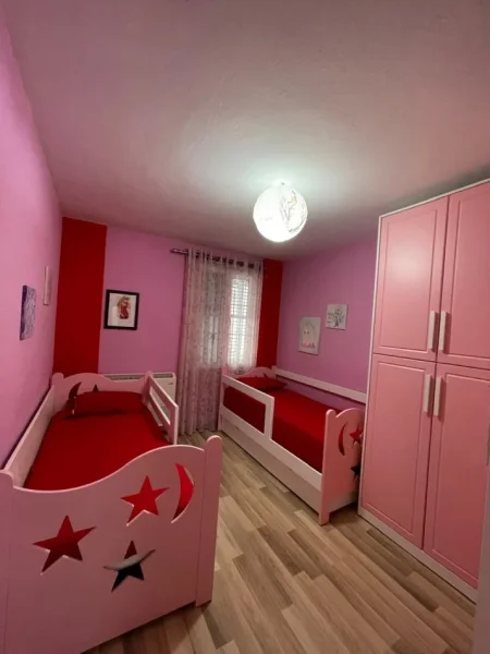 Tirane, jepet me qera apartament 2+1+Ballkon Kati 2, 110 m² 1.000 € (Rruga.Sulejman Pasha)