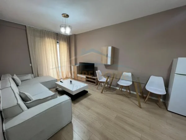 Tirane, jepet me qera apartament 1+1+Ballkon Kati 2, 60 m² 500 € 