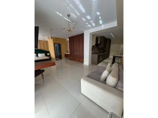 Tirane, shitet apartament 4+1 Kati 1, 193 m² (Blloku)