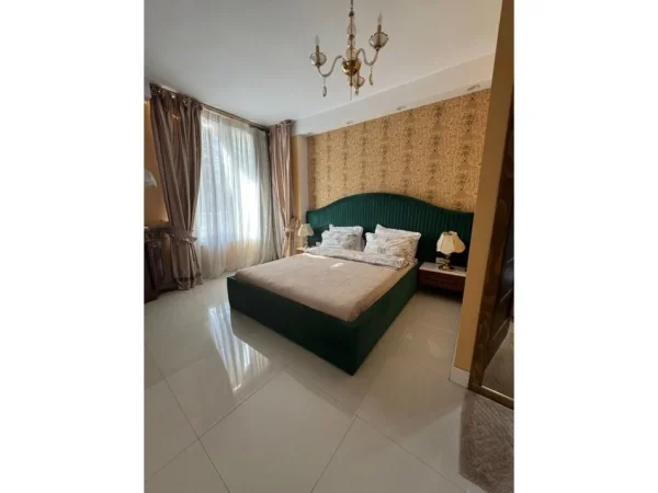 Tirane, shitet apartament 4+1 Kati 1, 193 m² (Blloku)