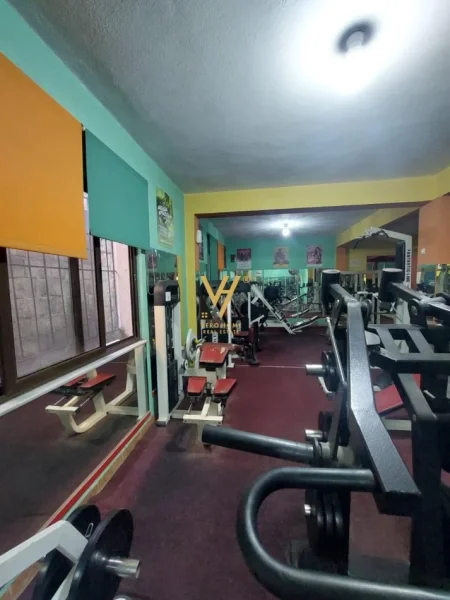 Tirane, jepet me qera ambjent biznesi Kati 0, 205 m² 800 € (ALI DEMI)