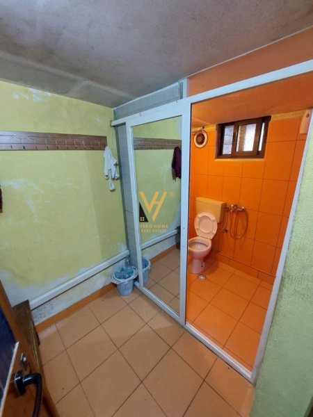 Tirane, jepet me qera ambjent biznesi Kati 0, 205 m² 800 € (ALI DEMI)