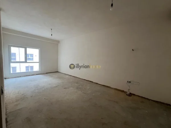 Tirane, shitet apartament 2+1+Ballkon Kati 4, 122 m² 176.000 € (Laprake)