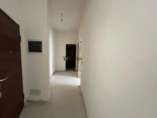 Tirane, shitet apartament 2+1+Ballkon Kati 4, 122 m² 176.000 € (Laprake)