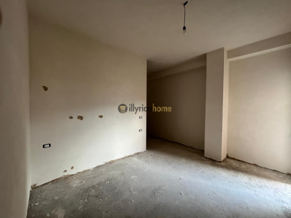 Tirane, shitet apartament 2+1+Ballkon Kati 4, 122 m² 176.000 € (Laprake)