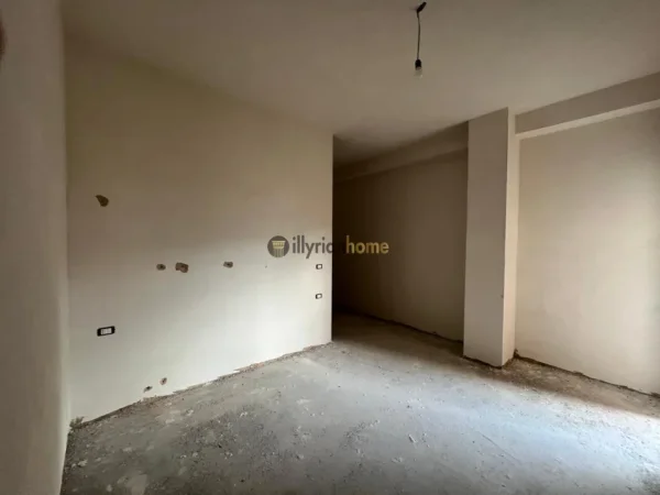 Tirane, shitet apartament 2+1+Ballkon Kati 4, 122 m² 176.000 € (Laprake)