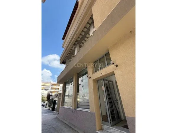 Fier, shitet ambjent biznesi , 497 m² 650.000 € 