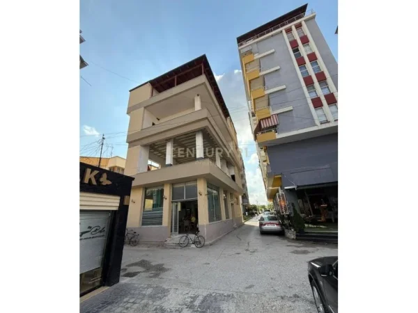 Fier, shitet ambjent biznesi , 497 m² 650.000 € 