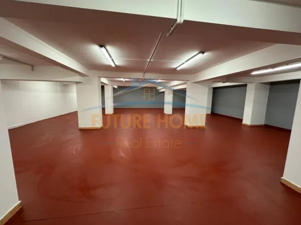 Tirane, shitet ambjent biznesi , 384 m² 350.000 € (SHKOLLA E KUQE)