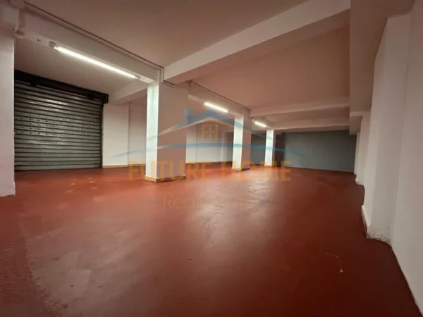 Tirane, shitet ambjent biznesi , 384 m² 350.000 € (SHKOLLA E KUQE)