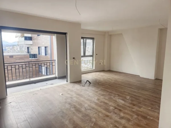 Tirane, shitet apartament 2+1+Ballkon Kati 6, 106 m² 265.000 € (Shkolla e Kuqe)