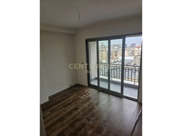 Tirane, shitet apartament 2+1+Ballkon Kati 6, 106 m² 265.000 € (Shkolla e Kuqe)