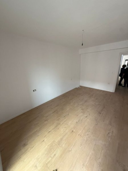 Tirane, shitet apartament 1+1 Kati 3, 81 m² 130.000 € 