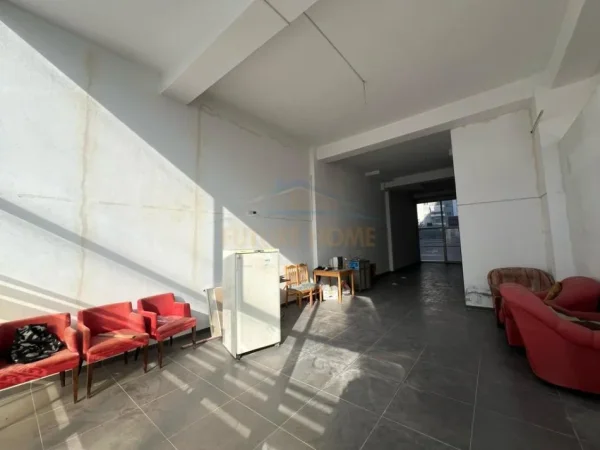 Tirane, shitet ambjent biznesi Kati 0, 145 m² 300.000 € (KOPMPLEKSI ARLIS)