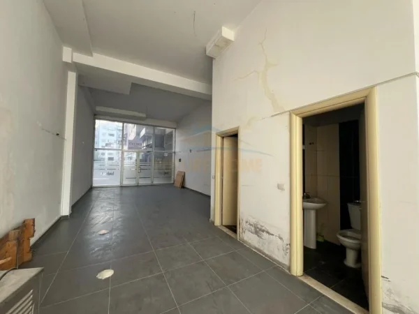 Tirane, shitet ambjent biznesi Kati 0, 145 m² 300.000 € (KOPMPLEKSI ARLIS)