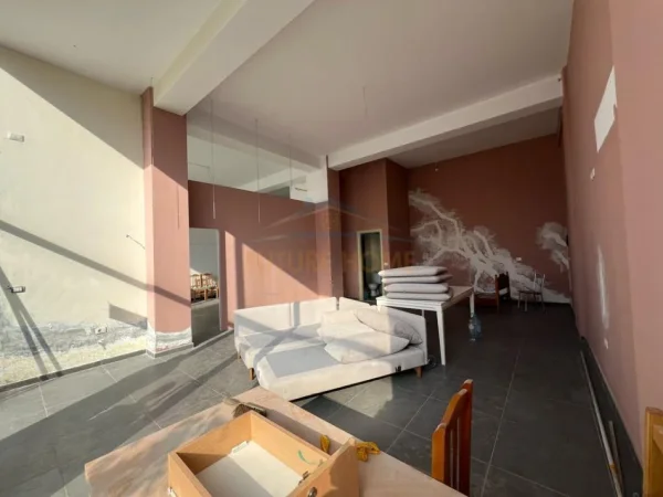 Tirane, shitet ambjent biznesi Kati 0, 145 m² 300.000 € (KOPMPLEKSI ARLIS)