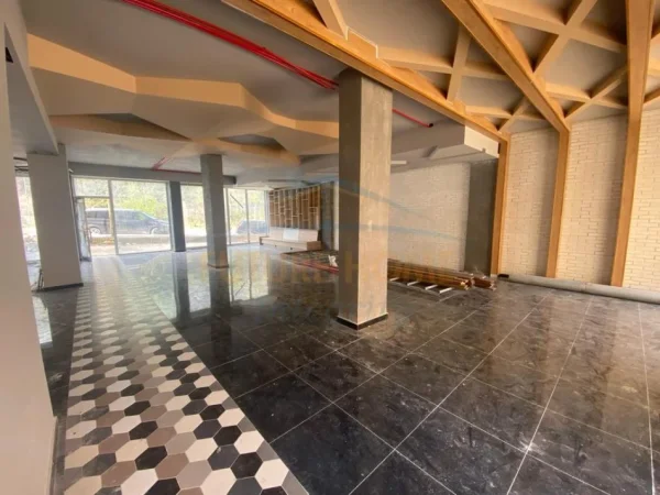 Tirane, shitet ambjent biznesi Kati 0, 384 m² 300.000 € 