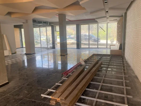Tirane, shitet ambjent biznesi Kati 0, 384 m² 300.000 € 