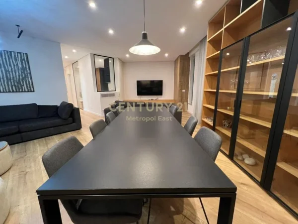 Tirane, jap me qera apartament 2+1 Kati 8, 150 m² 2.000 € 