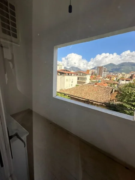 Tirane, jap me qera apartament 2+1+Ballkon Kati 3, 107 m² 700 € (qemal stafa)