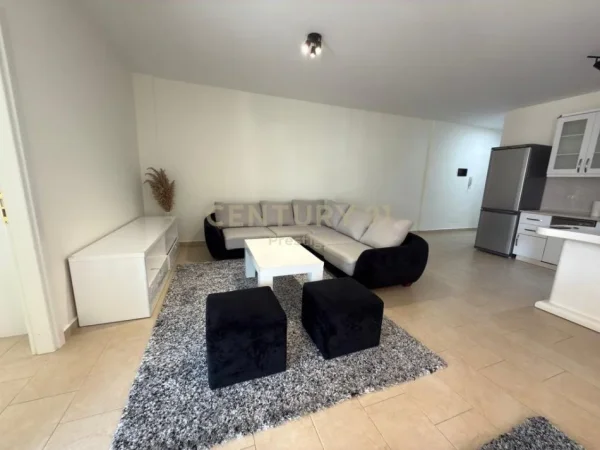 Tirane, jepet me qera apartament 2+1 Kati 8, 100 m² 800 € 