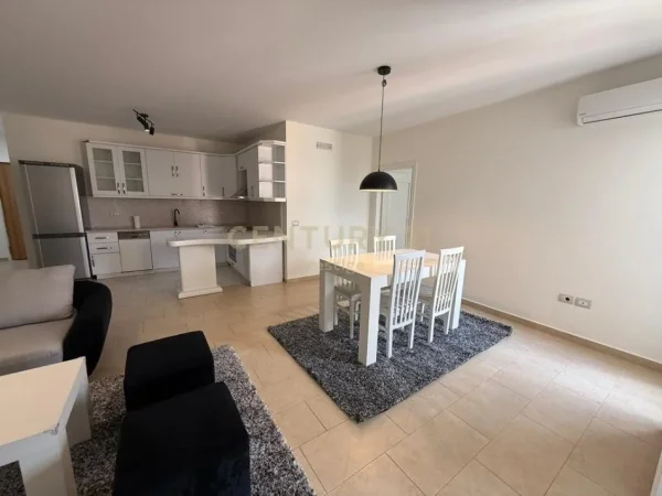 Tirane, jepet me qera apartament 2+1 Kati 8, 100 m² 800 € 