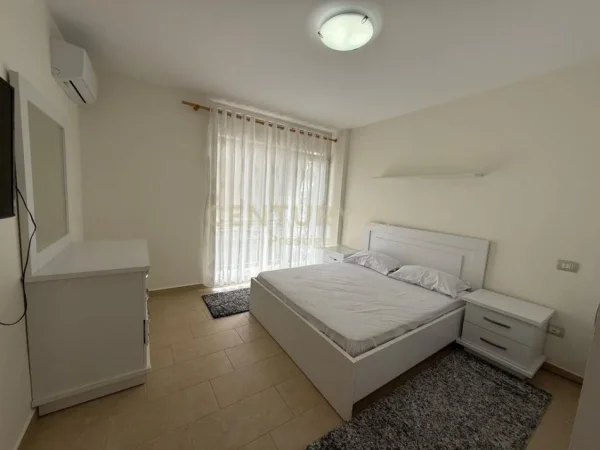 Tirane, jepet me qera apartament 2+1 Kati 8, 100 m² 800 € 
