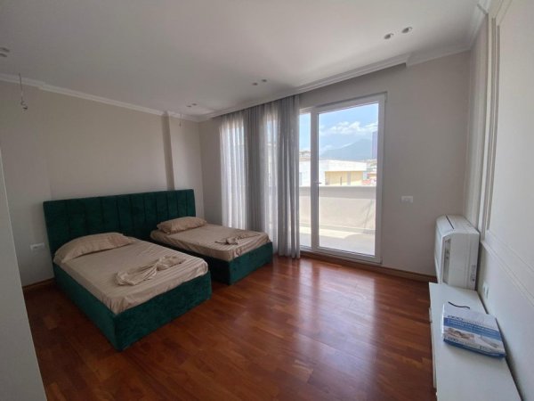 Tirane, jepet me qera apartament 2+1 Kati 10, 240 m² 1.500 € 