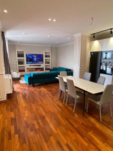 Tirane, jepet me qera apartament 2+1 Kati 10, 240 m² 1.500 € 