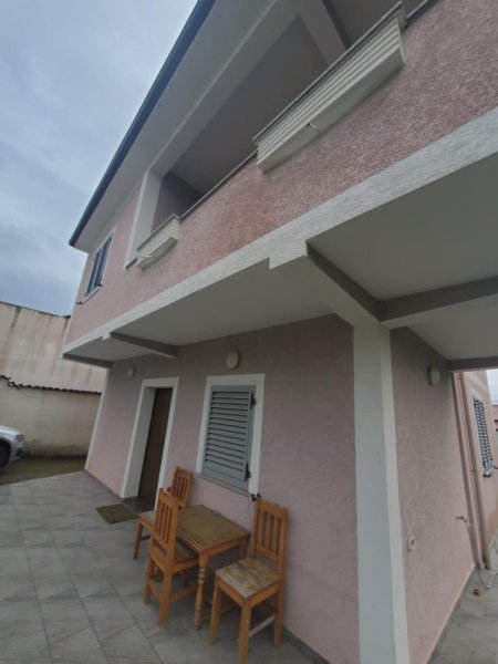 Tirane, jepet me qera Vile 2 Katshe , 800 m² 1.000 € (teg sauk)