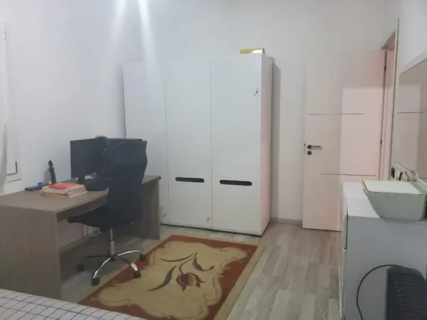 Tirane, jepet me qera Vile 2 Katshe , 800 m² 1.000 € (teg sauk)