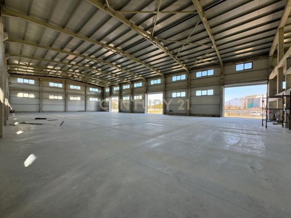 Tirane, jepet me qera ambjent biznesi , 2.500 m² 7.500 € 