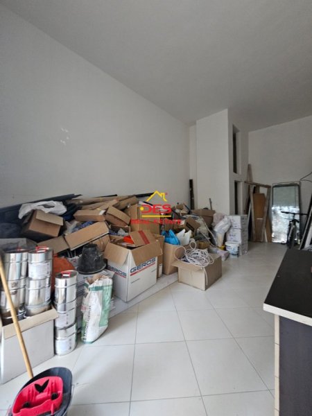 Vlore, shitet ambjent biznesi Kati 0, 30 m² (Rruga Çajupi)