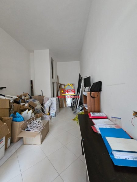 Vlore, shitet ambjent biznesi Kati 0, 30 m² (Rruga Çajupi)