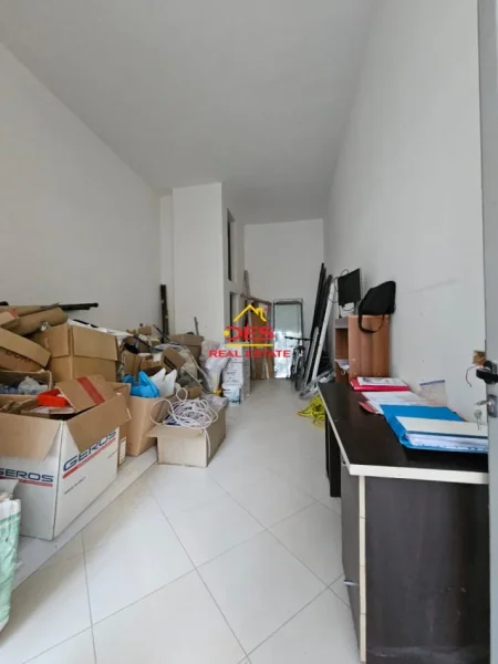 Vlore, shitet ambjent biznesi Kati 0, 30 m² (Rruga Çajupi)