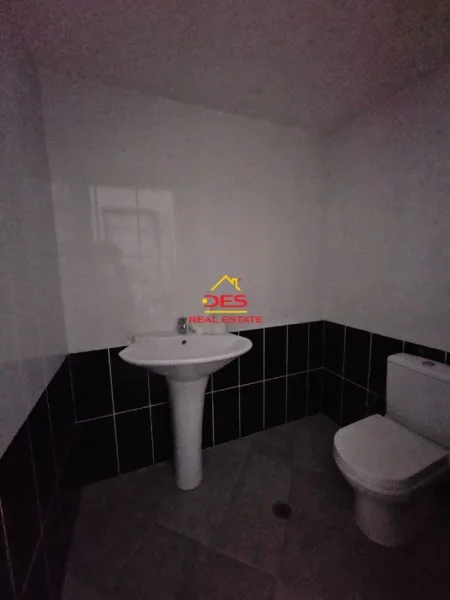 Vlore, shitet ambjent biznesi Kati 0, 30 m² (Rruga Çajupi)