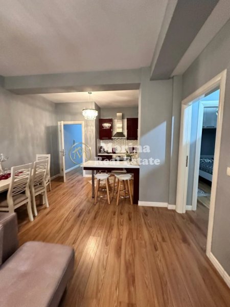 Tirane, jepet me qera apartament 3+1+Ballkon Kati 3, 120 m² 400 € (Kamez)