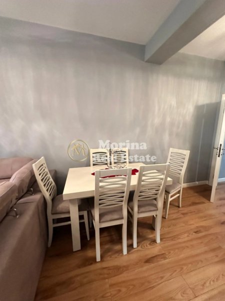 Tirane, jepet me qera apartament 3+1+Ballkon Kati 3, 120 m² 400 € (Kamez)
