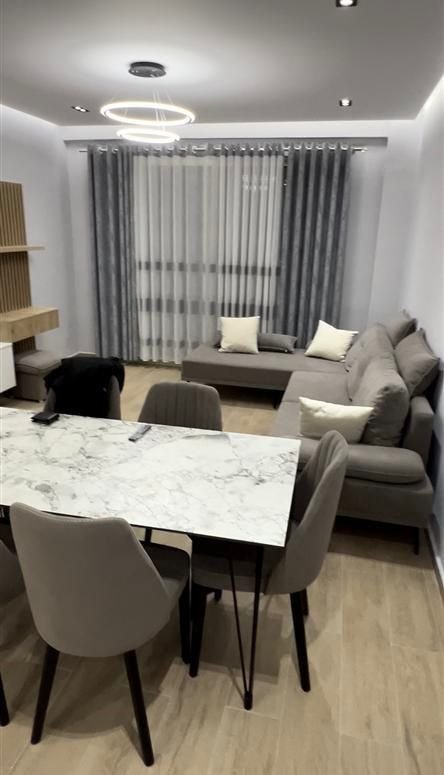 Tirane, jepet me qera apartament 1+1 Kati 9, 100 m² 650 € (Fusha e Aviacionit)