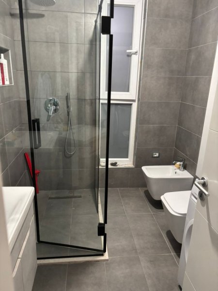 Tirane, jepet me qera apartament 1+1 Kati 9, 100 m² 650 € (Fusha e Aviacionit)