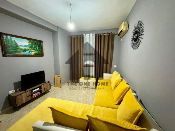 Tirane, jepet me qera apartament 1+1+Ballkon Kati 4, 75 m² 450 € (ASTIR)